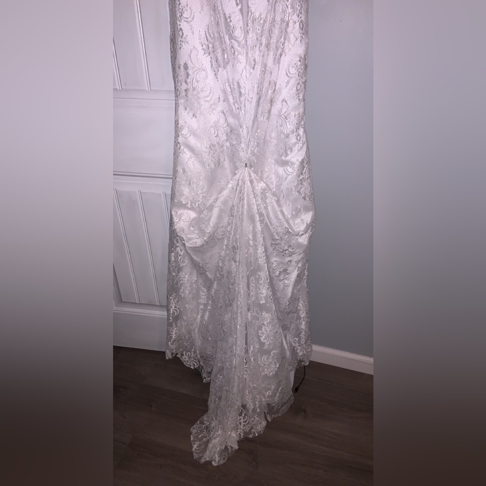 White Wedding Dress Size 6 - Picture 15 of 16